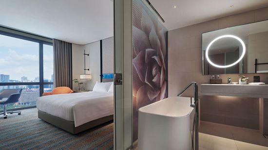 Club One Bedroom Suite Bathroom