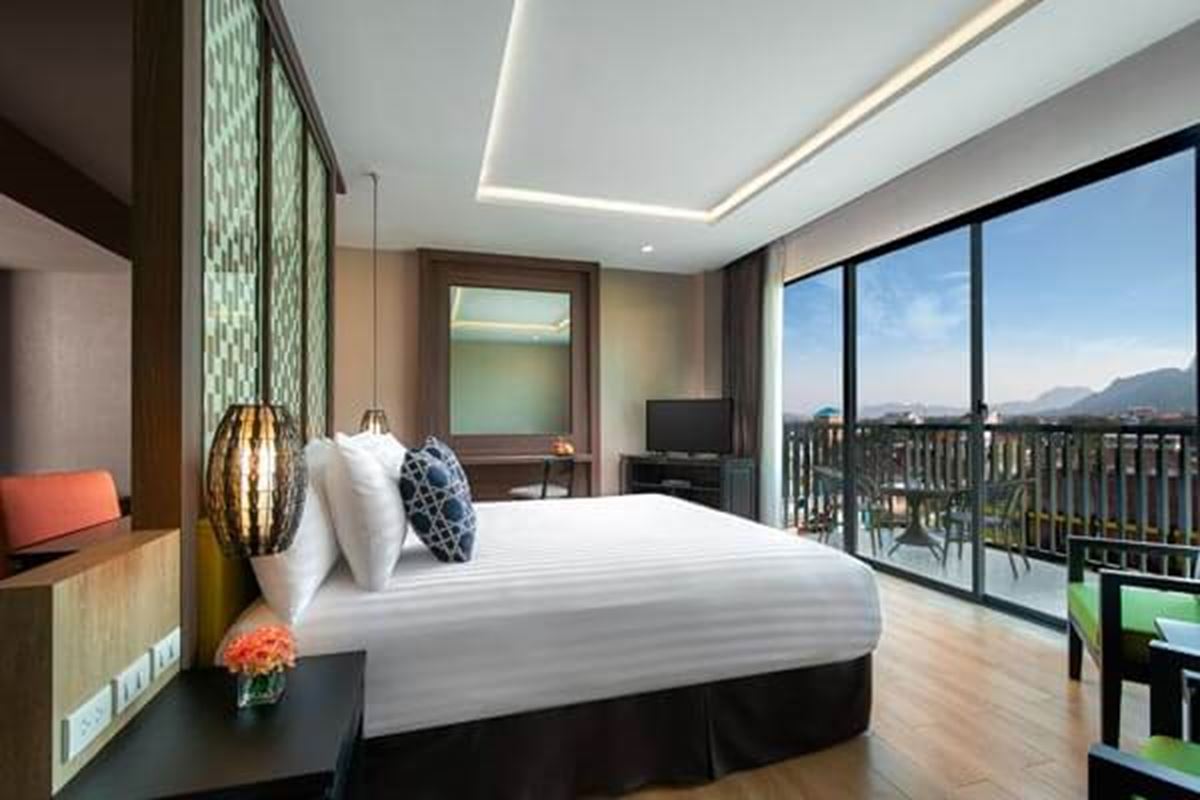 ห้องดีลักซ์ วิวเมือง พร้อมระเบียง - อมารี วังเวียง